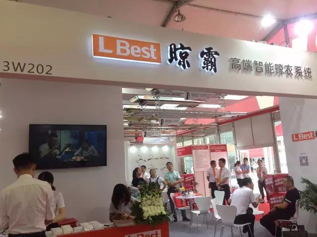 熱火朝天的晾霸展廳